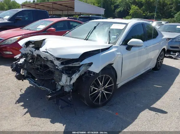 4T1T11AK0NU626532 2022 TOYOTA CAMRY - Image 2