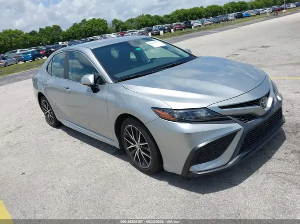 4T1T11AK0NU642570 2022 TOYOTA CAMRY - Image 1
