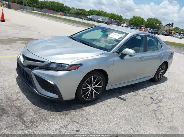 4T1T11AK0NU642570 2022 TOYOTA CAMRY - Image 2