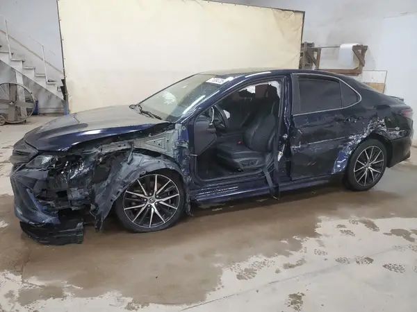 4T1T11AK0NU642925 2022 TOYOTA CAMRY - Image 1