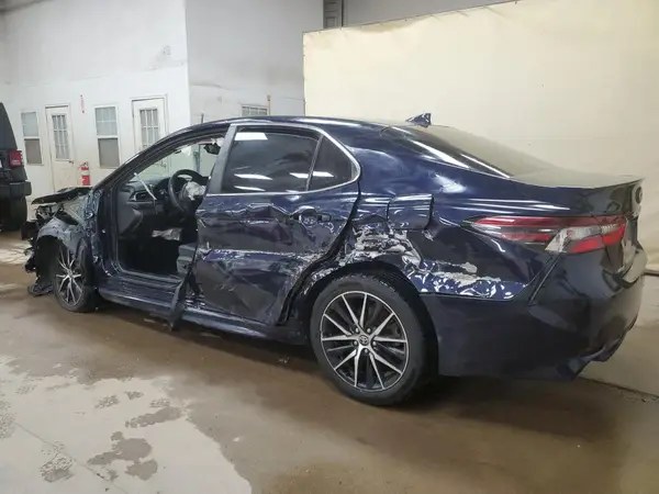 4T1T11AK0NU642925 2022 TOYOTA CAMRY - Image 2