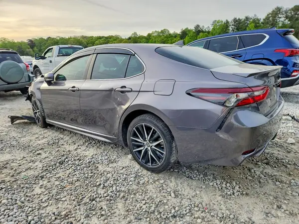4T1T11AK0NU643136 2022 TOYOTA CAMRY - Image 2