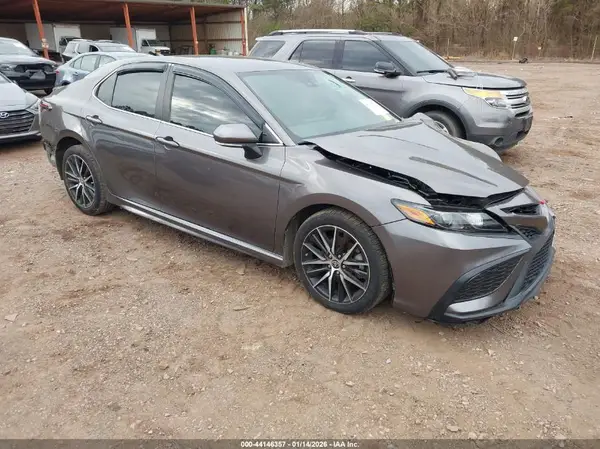 4T1T11AK0NU678095 2022 TOYOTA CAMRY - Image 1