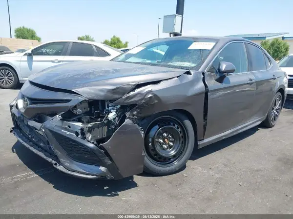 4T1T11AK0NU680669 2022 TOYOTA CAMRY - Image 2