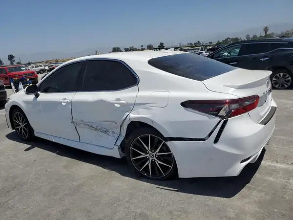 4T1T11AK0NU680686 2022 TOYOTA CAMRY - Image 2