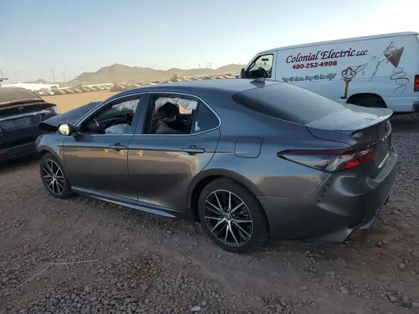 4T1T11AK0NU683037 2022 TOYOTA CAMRY - Image 2