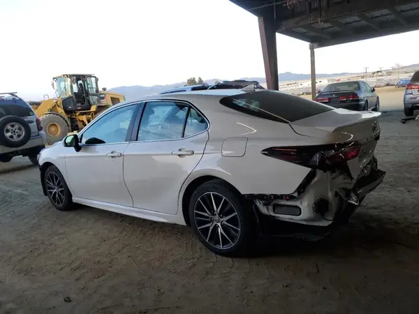 4T1T11AK0NU688867 2022 TOYOTA CAMRY - Image 2