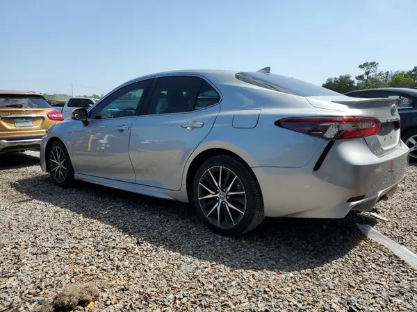 4T1T11AK0NU689081 2022 TOYOTA CAMRY - Image 2