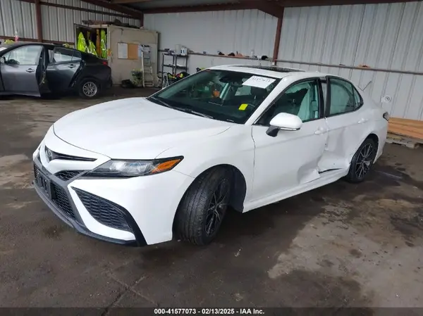 4T1T11AK0NU690005 2022 TOYOTA CAMRY - Image 2