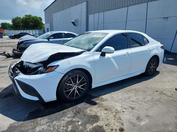 4T1T11AK0NU702332 2022 TOYOTA CAMRY - Image 1