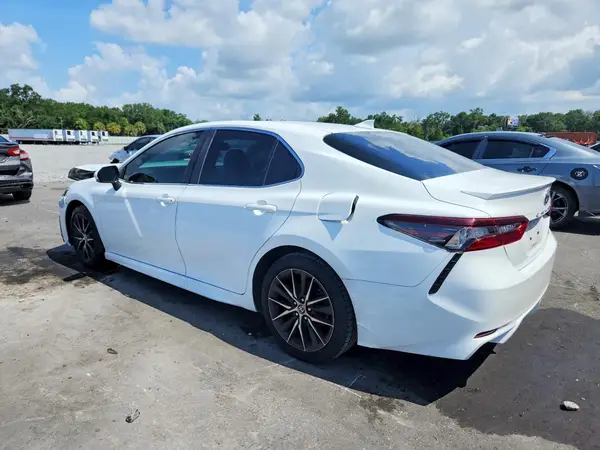 4T1T11AK0NU702332 2022 TOYOTA CAMRY - Image 2