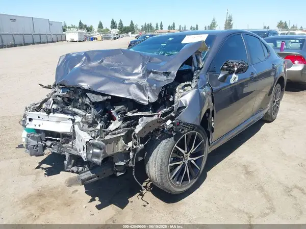 4T1T11AK0NU710012 2022 TOYOTA CAMRY - Image 2