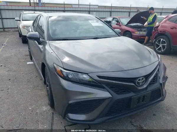 4T1T11AK1MU521870 2021 TOYOTA CAMRY - Image 1