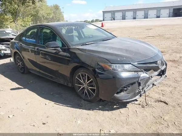 4T1T11AK1MU530780 2021 TOYOTA CAMRY - Image 1