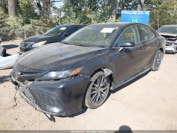 4T1T11AK1MU530780 2021 TOYOTA CAMRY - Image 2