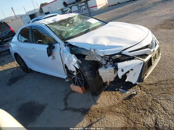 4T1T11AK1NU014503 2022 TOYOTA CAMRY - Image 1