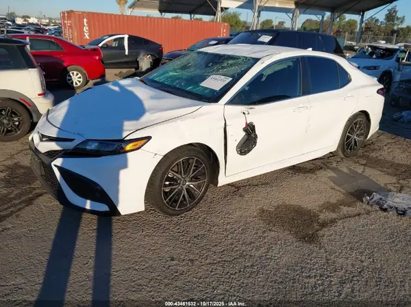 4T1T11AK1NU014503 2022 TOYOTA CAMRY - Image 2