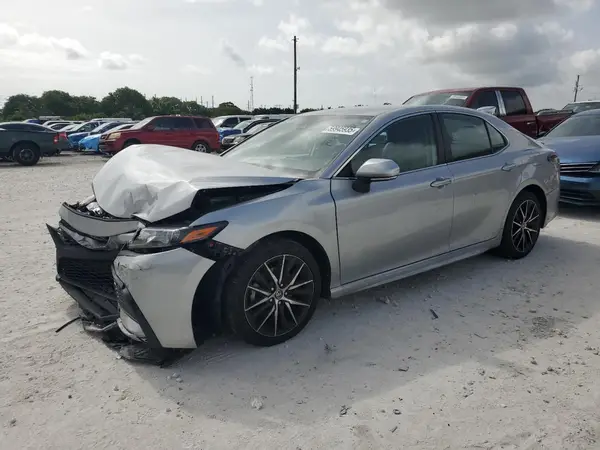 4T1T11AK1NU038087 2022 TOYOTA CAMRY - Image 1