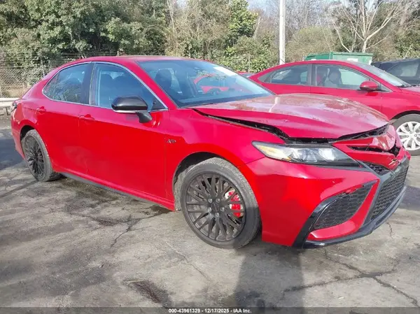 4T1T11AK1NU039563 2022 TOYOTA CAMRY - Image 1