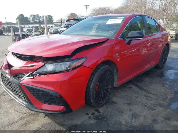 4T1T11AK1NU039563 2022 TOYOTA CAMRY - Image 2