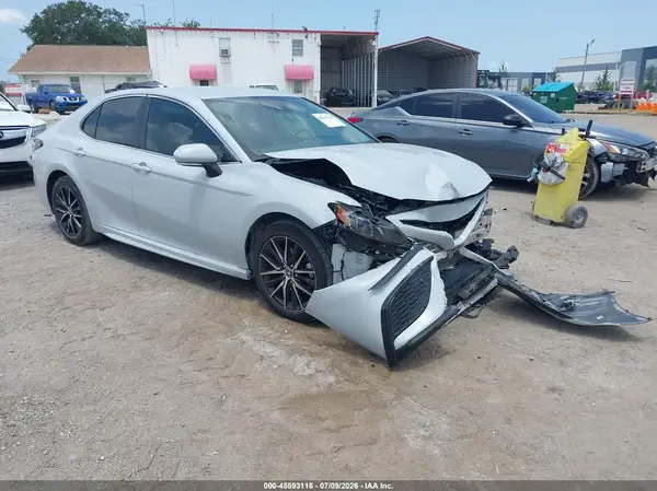 4T1T11AK1NU047985 2022 TOYOTA CAMRY - Image 1