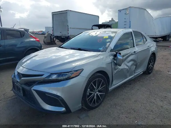4T1T11AK1NU054824 2022 TOYOTA CAMRY - Image 2