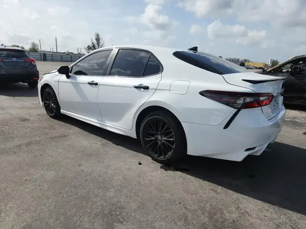 4T1T11AK1NU058002 2022 TOYOTA CAMRY - Image 2