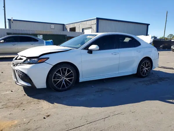 4T1T11AK1NU061305 2022 TOYOTA CAMRY - Image 1