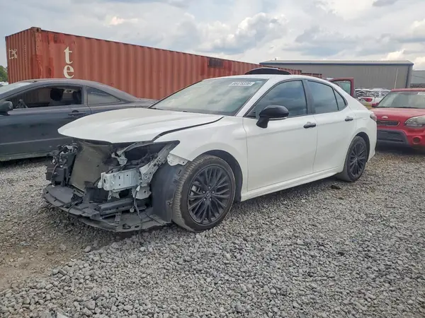4T1T11AK1NU499306 2022 TOYOTA CAMRY - Image 1