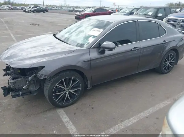 4T1T11AK1NU617600 2022 TOYOTA CAMRY - Image 2