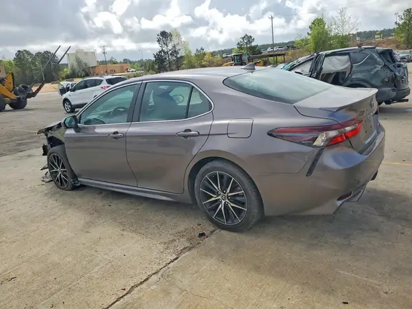 4T1T11AK1NU619203 2022 TOYOTA CAMRY - Image 2