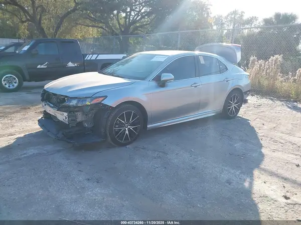4T1T11AK1NU621114 2022 TOYOTA CAMRY - Image 2