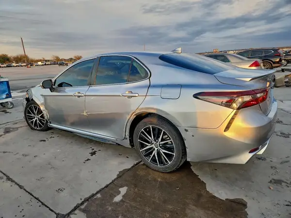 4T1T11AK1NU636454 2022 TOYOTA CAMRY - Image 2