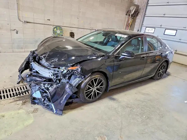 4T1T11AK1NU638740 2022 TOYOTA CAMRY - Image 1
