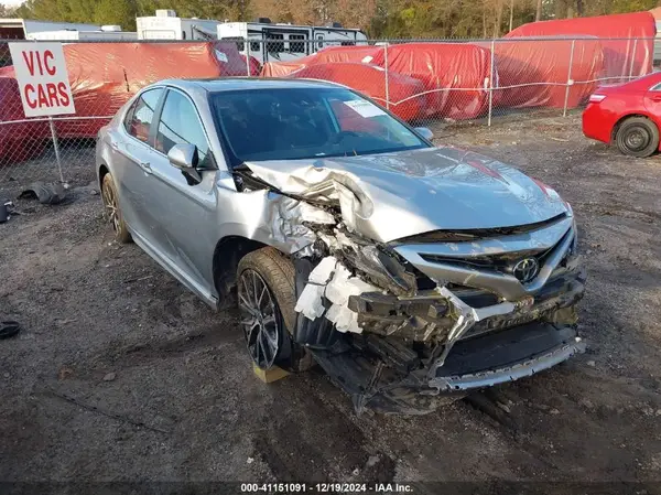 4T1T11AK1NU643629 2022 TOYOTA CAMRY - Image 1
