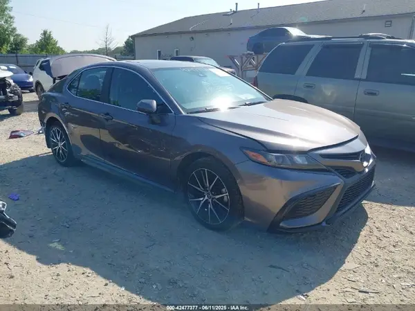 4T1T11AK1NU644506 2022 TOYOTA CAMRY - Image 1
