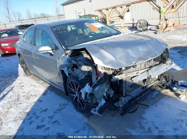 4T1T11AK1NU651312 2022 TOYOTA CAMRY - Image 1