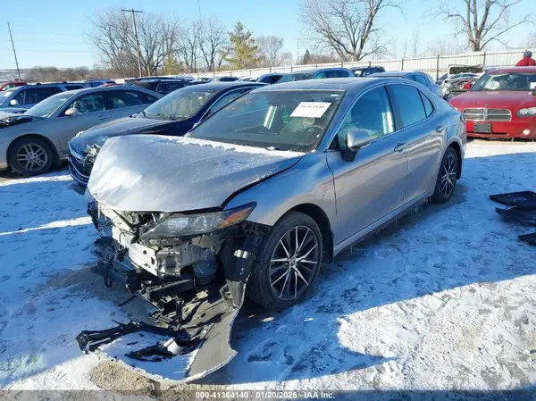 4T1T11AK1NU651312 2022 TOYOTA CAMRY - Image 2