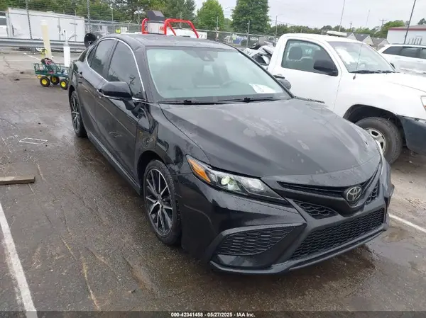 4T1T11AK1NU651701 2022 TOYOTA CAMRY - Image 1