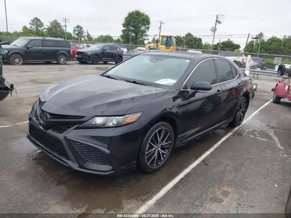 4T1T11AK1NU651701 2022 TOYOTA CAMRY - Image 2