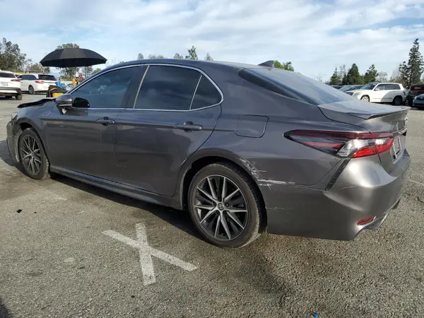 4T1T11AK1NU688019 2022 TOYOTA CAMRY - Image 2