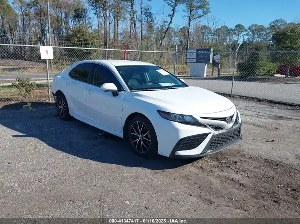 4T1T11AK1NU691857 2022 TOYOTA CAMRY - Image 1