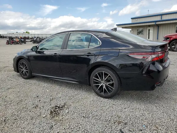 4T1T11AK1NU696380 2022 TOYOTA CAMRY - Image 2