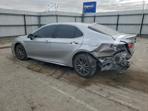4T1T11AK1NU696749 2022 TOYOTA CAMRY - Image 2