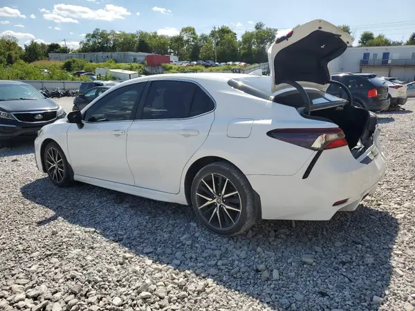 4T1T11AK1NU696864 2022 TOYOTA CAMRY - Image 2