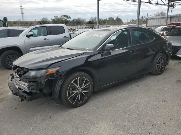 4T1T11AK1NU701836 2022 TOYOTA CAMRY - Image 1