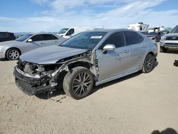 4T1T11AK1NU702257 2022 TOYOTA CAMRY - Image 1