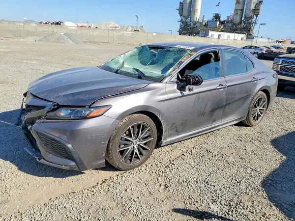4T1T11AK1NU709306 2022 TOYOTA CAMRY - Image 1