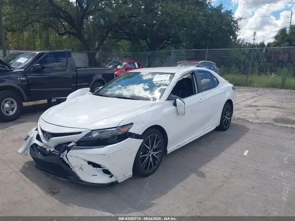 4T1T11AK1PU826824 2023 TOYOTA CAMRY - Image 2