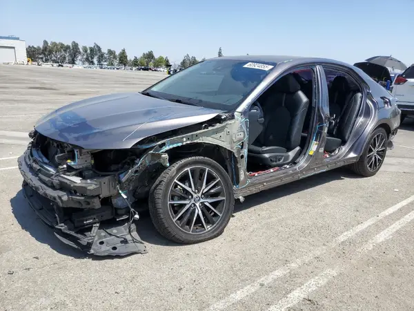 4T1T11AK2MU437878 2021 TOYOTA CAMRY - Image 1